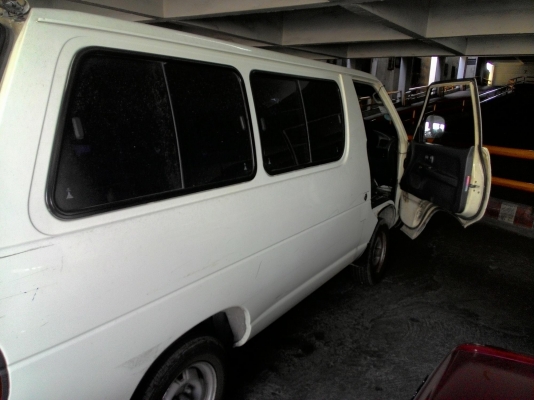 รถตู้เล็ก Toyota Liteace สีขาว