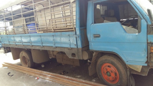 หกล้อ โตโยต้า BU115 แรง เครืองดีขับกลับบ้านได้เลย เล่มภาษีไม่ขาด ทะเบียนพร้อมโอน