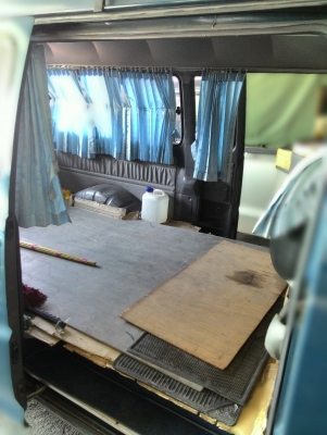 รถตู้ Mitsubishi L300