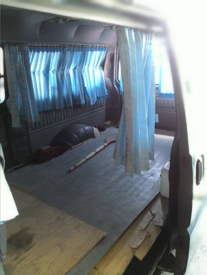 รถตู้ Mitsubishi L300