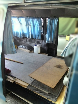 รถตู้ Mitsubishi L300 รถตู้ Mitsubishi L300