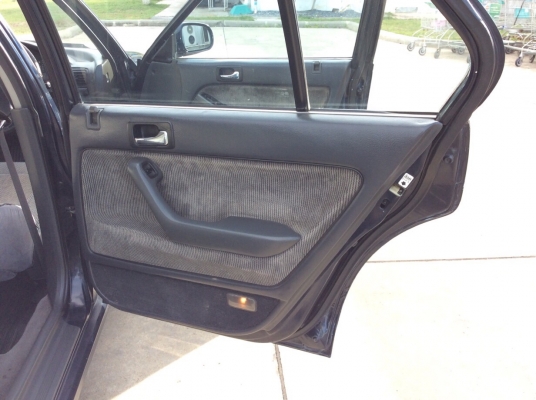 ขายแอคคอร์ดตาเพชร ไฟท้ายสั้น ปี93 เครื่องหัวฉีด 2.0 ออโต้ ติดแก๊ส LPG เพาเวอร์ ไฟฟ้าทั้งคัน ภายในเดิมเบาะเดิมไม่ขาด แอร์เย็น วิทยุCD ตัวถังเดิมสีเงามีริ้วรอย แม็ก15" รถขับดีเลยครับ พร้อมใช้งานได้เลยครับ