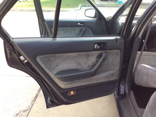 ขายแอคคอร์ดตาเพชร ไฟท้ายสั้น ปี93 เครื่องหัวฉีด 2.0 ออโต้ ติดแก๊ส LPG เพาเวอร์ ไฟฟ้าทั้งคัน ภายในเดิมเบาะเดิมไม่ขาด แอร์เย็น วิทยุCD ตัวถังเดิมสีเงามีริ้วรอย แม็ก15" รถขับดีเลยครับ พร้อมใช้งานได้เลยครับ