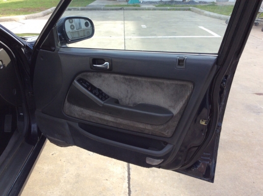 ขายแอคคอร์ดตาเพชร ไฟท้ายสั้น ปี93 เครื่องหัวฉีด 2.0 ออโต้ ติดแก๊ส LPG เพาเวอร์ ไฟฟ้าทั้งคัน ภายในเดิมเบาะเดิมไม่ขาด แอร์เย็น วิทยุCD ตัวถังเดิมสีเงามีริ้วรอย แม็ก15" รถขับดีเลยครับ พร้อมใช้งานได้เลยครับ