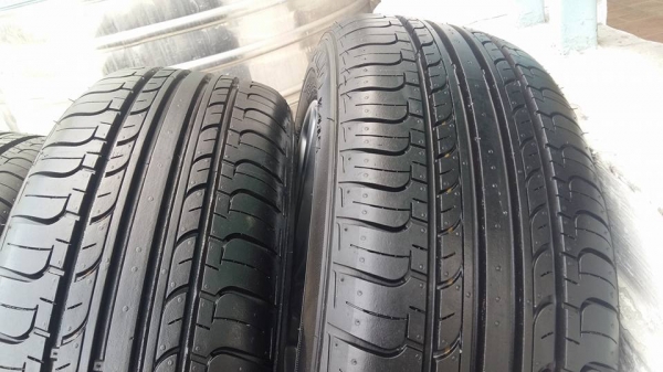 ล้อแม็กป้ายแดง ford fiesta 15" พร้อมยางปี14 สนใจติดต่อเล็กคลองสามครับ081-3747940