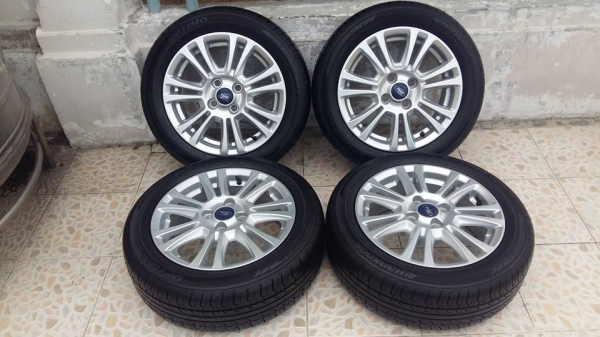 ล้อแม็กป้ายแดง ford fiesta 15" พร้อมยางปี14 สนใจติดต่อเล็กคลองสามครับ081-3747940
