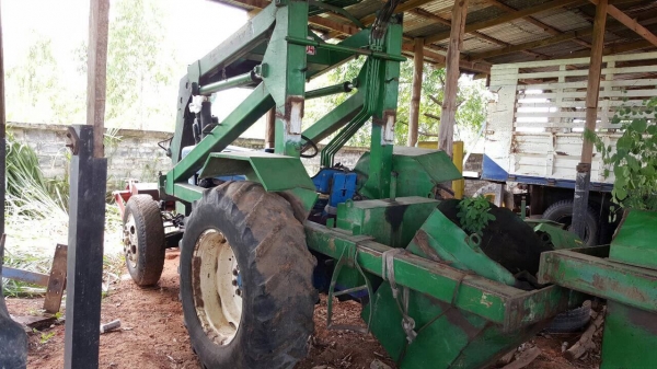 ขายรถไถฟอร์ด 5500 ติดคีบสามารถ เอกสารสัญญาซื้อขาย สภาพพร้อมใช้ แต่งคานหน้าใหญ่แข็งแรงทนทาน ราคาคุยกันได้ครับ