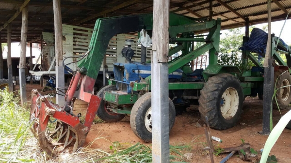 ขายรถไถฟอร์ด 5500 ติดคีบสามารถ เอกสารสัญญาซื้อขาย สภาพพร้อมใช้ แต่งคานหน้าใหญ่แข็งแรงทนทาน ราคาคุยกันได้ครับ