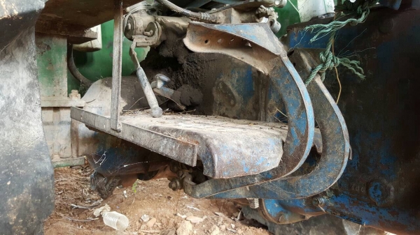 ขายรถไถฟอร์ด 5500 ติดคีบสามารถ เอกสารสัญญาซื้อขาย สภาพพร้อมใช้ แต่งคานหน้าใหญ่แข็งแรงทนทาน ราคาคุยกันได้ครับ