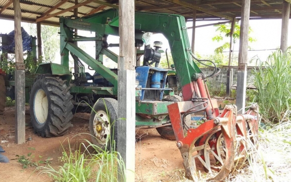 ขายรถไถฟอร์ด 5500 ติดคีบสามารถ เอกสารสัญญาซื้อขาย สภาพพร้อมใช้ แต่งคานหน้าใหญ่แข็งแรงทนทาน ราคาคุยกันได้ครับ