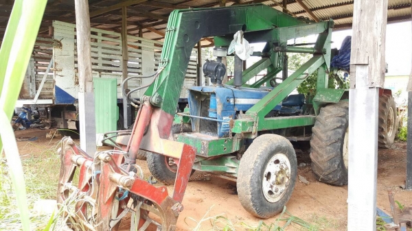 ขายรถไถฟอร์ด 5500 ติดคีบสามารถ เอกสารสัญญาซื้อขาย สภาพพร้อมใช้ แต่งคานหน้าใหญ่แข็งแรงทนทาน ราคาคุยกันได้ครับ