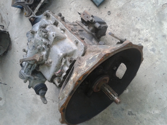 ขายเครื่องยนต์-พร้อมเกียร์(เครื่องยนต์ตัดรถ) HINO EM-100 220 แรง