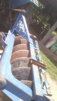 ขายรถไถ FORD รุ่น6640( ราคา 525,000 บาท) พร้อมใช้งาน เล่มทะเบียน พร้อมใช้งาน  มีอุปกรณ์ 2 รายการ  ผานดันหน้า- ผาน 7 CMT หน้า- หลัง สนใจติดต่อ โทร. 081-9972972 089-8451778