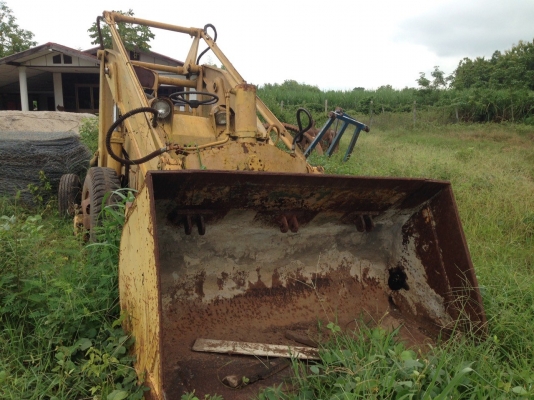 ขายรถตัก สภาพสวยพร้อมใช้ ติดต่อคุณ อ๊อฟ พิจิตร 086-737-9991