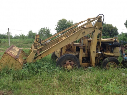 ขายรถตัก สภาพสวยพร้อมใช้ ติดต่อคุณ อ๊อฟ พิจิตร 086-737-9991