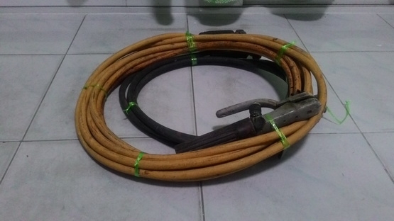 ตู้เชื่อมอินเวอร์เตอร์ IWELD MMA 200 สภาพดีพร้อมใช้งาน มีสายเชื่อมยาวๆแถมไปให้ด้วยครับ