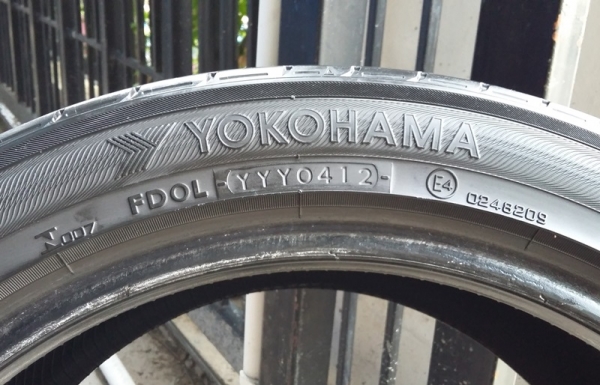 ยาง,235-45-17 Yokohama db V.551"JP ปี12หนึ่งคู่ 1,800 ยาง,235-45-17 Yokohama db V.551"JP ปี12หนึ่งคู่ 1,800