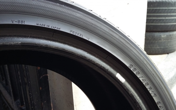 ยาง,235-45-17 Yokohama db V.551"JP ปี12หนึ่งคู่ 1,800 ยาง,235-45-17 Yokohama db V.551"JP ปี12หนึ่งคู่ 1,800