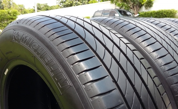 ยาง,215-60-16 Michelin Primacy3 ปี14สวยๆ ชุด 4,900 ยาง,215-60-16 Michelin Primacy3 ปี14สวยๆ ชุด 4,900