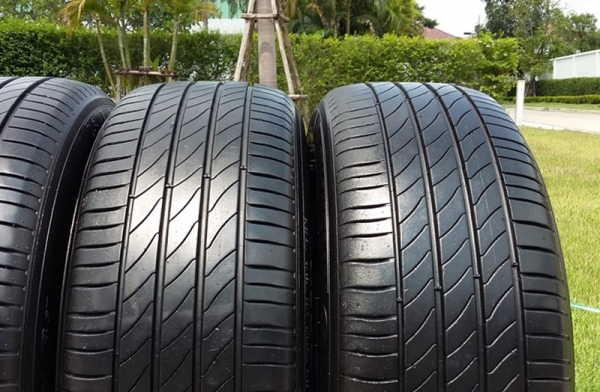 ยาง,215-60-16 Michelin Primacy3 ปี14สวยๆ ชุด 4,900 ยาง,215-60-16 Michelin Primacy3 ปี14สวยๆ ชุด 4,900