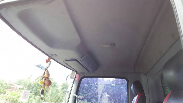 ขาย 6 ล้อ ตู้แห้ง 3 บาน ยาว 5.50 เมตร HINO MEGA ปี 48 เครื่องเดิม JO5C 145 แรงม้า คัสซีสวยตลอดเส้น เก๋งบางเดิม ภายในสวย ทะเบียนพร้อมโอนครับ