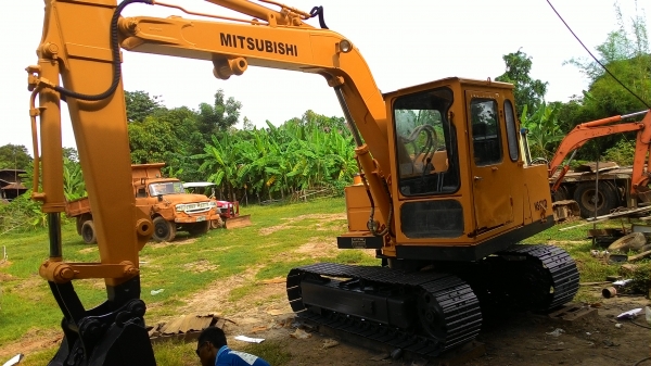 ขายรถแบคโฮ mitsubichi ms 070d เก่านอก ขายรถแบคโฮ mitsubichi ms 070d เก่านอก