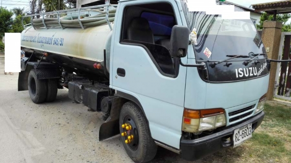 รถบรรทุกของเหลว/ Isuzu/ บรรจุได้ 5000 ลิตร หกล้อ ยาง 825 เครื่องดี ยางดี ภายในสวย ปั๊มแรง รถบรรทุกของเหลว/ Isuzu/ บรรจุได้ 5000 ลิตร หกล้อ ยาง 825 เครื่องดี ยางดี ภายในสวย ปั๊มแรง