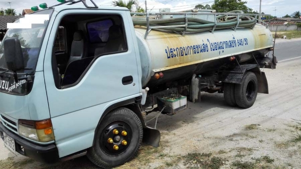 รถบรรทุกของเหลว/ Isuzu/ บรรจุได้ 5000 ลิตร หกล้อ ยาง 825 เครื่องดี ยางดี ภายในสวย ปั๊มแรง