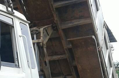 **588,000 บ.ต่อรอง/// 10ล้อ NISSAN UD-230HP 2เพลาดั้ม **ขาย NISAN DIESEL UD-230HP 10ล้อ2เพลาดั้ม พร้อมใช้งาน ราคาเบา NISSAN UD CWM430M PE6-230HP ปี39 เครื่องเดิม เกียร์เดิม 10สปีด เครื่องดี แรง แน่น เกียร์ดี ไม่หลุดครับ ช่วงล่างเดิม แน่น คัสซีดี ใหญ่ สวย