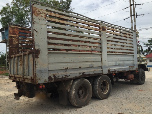 รถฮีโน่ 10 ล้อ หลังถนน FM227  220 แรงม้า.     สนใจติดต่อ   081 - 6079515