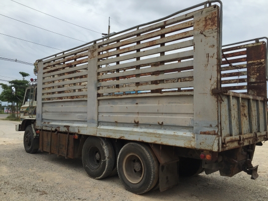 รถฮีโน่ 10 ล้อ หลังถนน FM227  220 แรงม้า.     สนใจติดต่อ   081 - 6079515