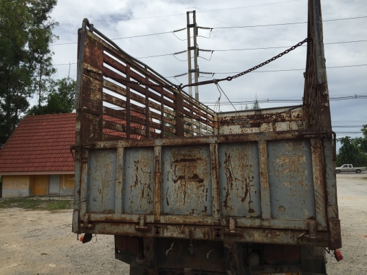 รถฮีโน่ 10 ล้อ หลังถนน FM227  220 แรงม้า.     สนใจติดต่อ   081 - 6079515