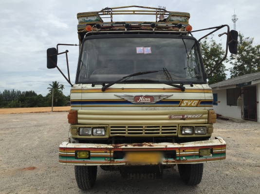 รถฮีโน่ 10 ล้อ หลังถนน FM227  220 แรงม้า.     สนใจติดต่อ   081 - 6079515