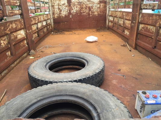 รถฮีโน่ 10 ล้อ หลังถนน FM227  220 แรงม้า.     สนใจติดต่อ   081 - 6079515