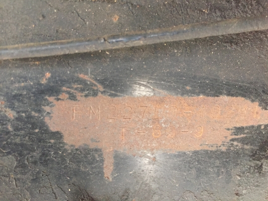 รถฮีโน่ 10 ล้อ หลังถนน FM227  220 แรงม้า.     สนใจติดต่อ   081 - 6079515