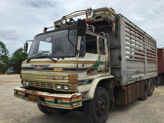 รถฮีโน่ 10 ล้อ หลังถนน FM227  220 แรงม้า.     สนใจติดต่อ   081 - 6079515