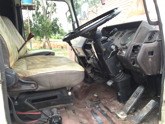 รถฮีโน่ 10 ล้อ หลังถนน FM227  220 แรงม้า.     สนใจติดต่อ   081 - 6079515