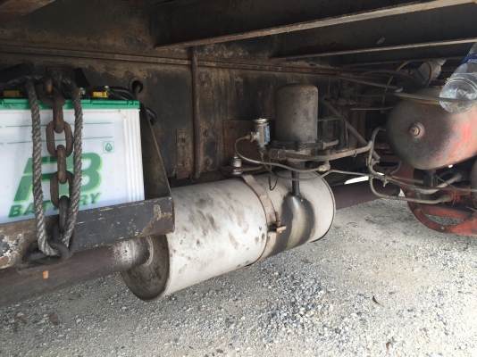 รถฮีโน่ 10 ล้อ หลังถนน FM227  220 แรงม้า.     สนใจติดต่อ   081 - 6079515