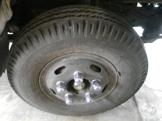 รถอีซูซู 6 ล้อรั้ว NKR 130 แรงม้า. ปี 47     สนใจติดต่อ  081 - 6079515