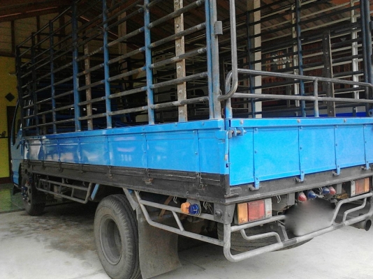 รถอีซูซู 6 ล้อรั้ว NKR 130 แรงม้า. ปี 47     สนใจติดต่อ  081 - 6079515