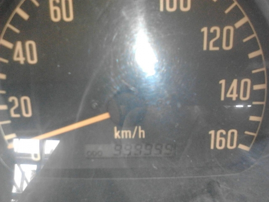 รถอีซูซู 6 ล้อรั้ว NKR 130 แรงม้า. ปี 47     สนใจติดต่อ  081 - 6079515