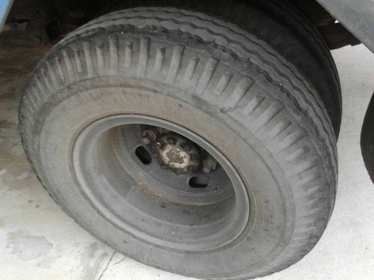 รถอีซูซู 6 ล้อรั้ว NKR 130 แรงม้า. ปี 47     สนใจติดต่อ  081 - 6079515