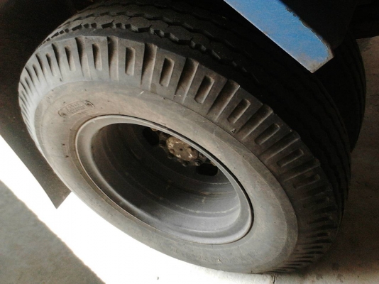 รถอีซูซู 6 ล้อรั้ว NKR 130 แรงม้า. ปี 47     สนใจติดต่อ  081 - 6079515