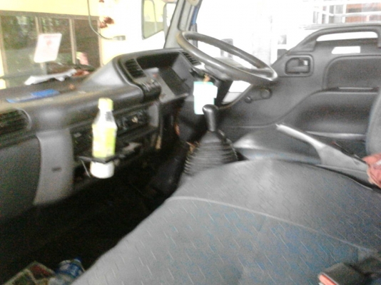 รถอีซูซู 6 ล้อรั้ว NKR 130 แรงม้า. ปี 47     สนใจติดต่อ  081 - 6079515