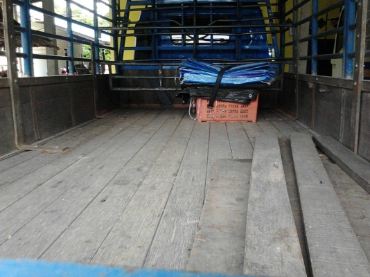 รถอีซูซู 6 ล้อรั้ว NKR 130 แรงม้า. ปี 47     สนใจติดต่อ  081 - 6079515