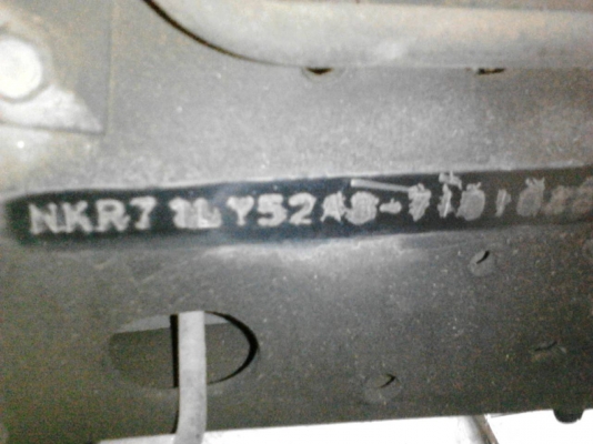 รถอีซูซู 6 ล้อรั้ว NKR 130 แรงม้า. ปี 47     สนใจติดต่อ  081 - 6079515