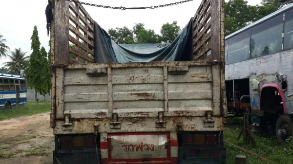 รถฮีโน่ 10 ล้อ หลังถนน FM3M  240 แรงม้า. ปี 38.  ( ขายแม่ , ลูก. )       สนใจติดต่อ  081 - 6079515