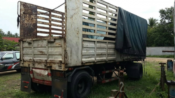 รถฮีโน่ 10 ล้อ หลังถนน FM3M  240 แรงม้า. ปี 38.  ( ขายแม่ , ลูก. )       สนใจติดต่อ  081 - 6079515