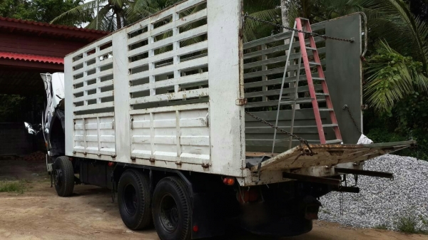 รถฮีโน่ 10 ล้อ หลังถนน FM3M  240 แรงม้า. ปี 38.  ( ขายแม่ , ลูก. )       สนใจติดต่อ  081 - 6079515