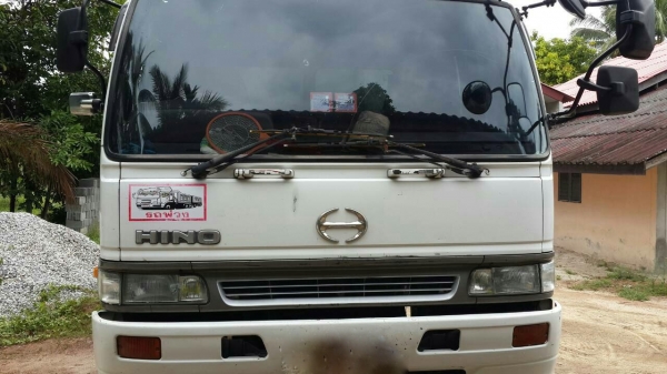 รถฮีโน่ 10 ล้อ หลังถนน FM3M  240 แรงม้า. ปี 38.  ( ขายแม่ , ลูก. )       สนใจติดต่อ  081 - 6079515